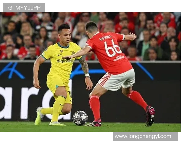 欧冠激战：本菲卡与国米战平红牌争议引发全场热议