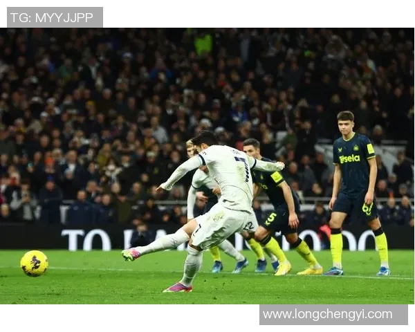 英超激战：热刺与莱比锡鏖战成平局补时进球引发全场狂欢