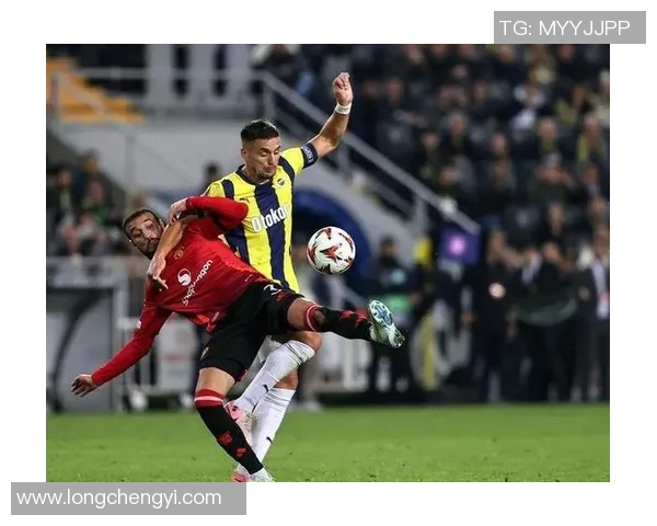 国王杯激战：里昂大胜曼联红牌事件引发全场热议与战术解析